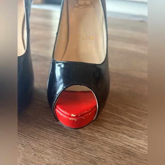 Red bottom heels - Picture 2 of 8